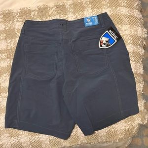 New with tags hiking shorts. Great stretch.